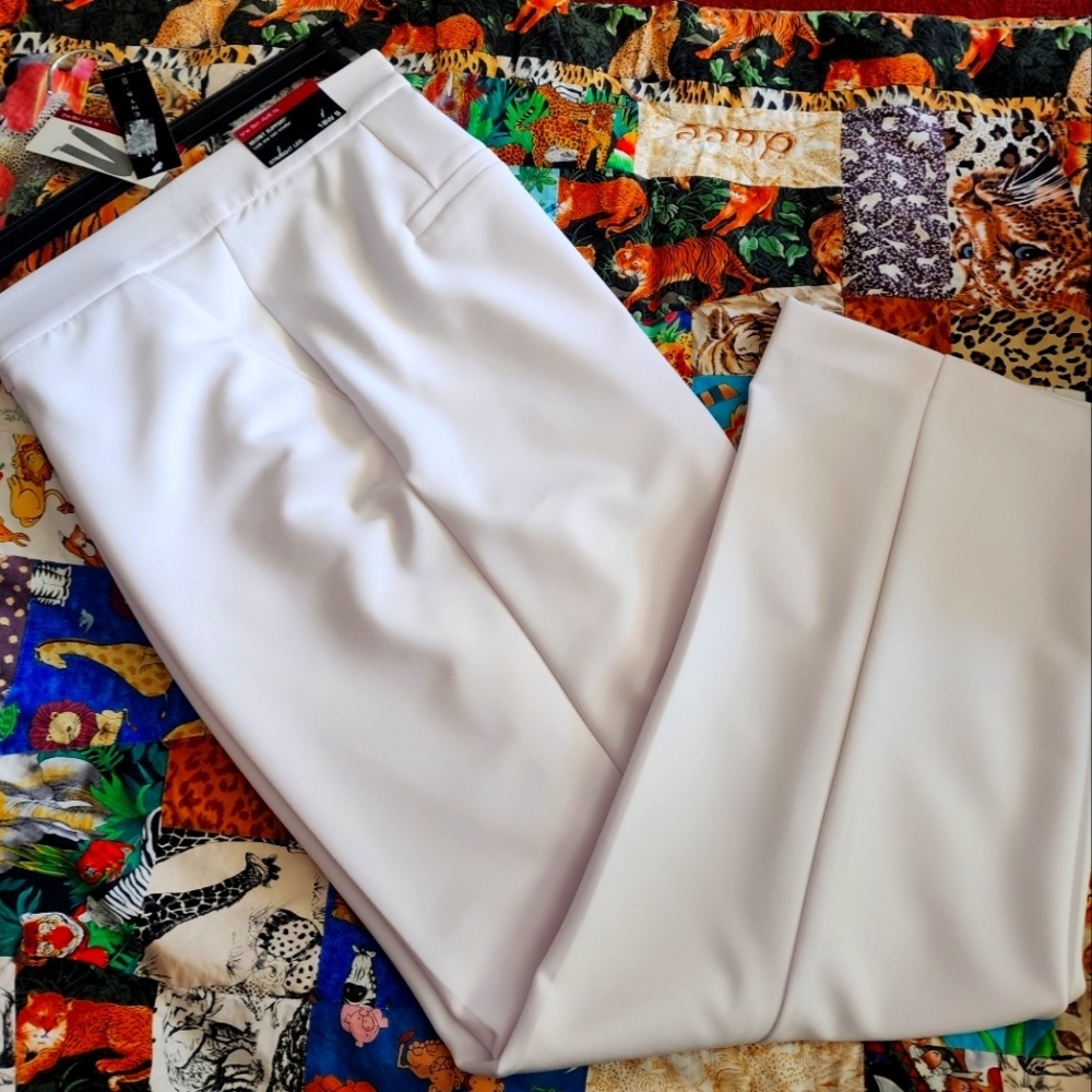 Investment II Ladies Slim Leg Pants 18W S purchased at Dillards. 5th Avenue fit.